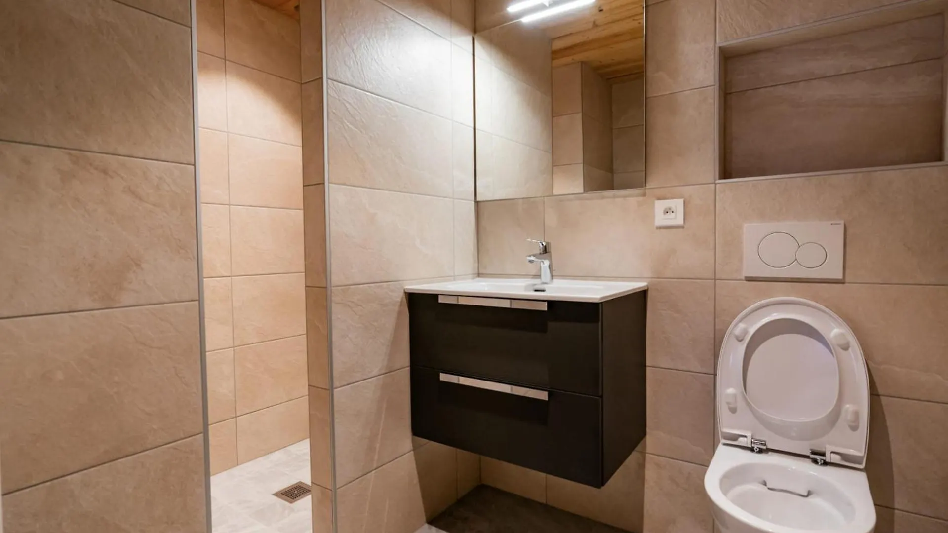 Bel Appartement 3 Pieces Avec Balcon, Proche Centre Chatel, Parking Et Connexion Wifi - Fr-1-676-119 0*, Chatel France