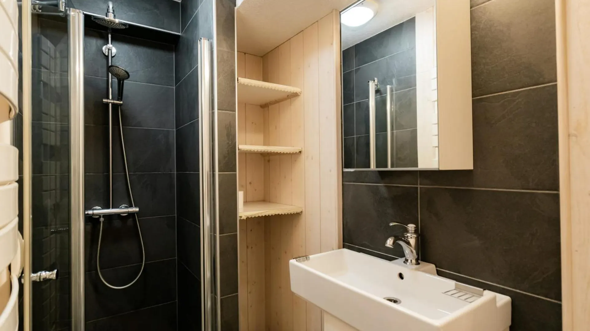 Bel Appartement 3 Pieces Avec Balcon, Proche Centre Chatel, Parking Et Connexion Wifi - Fr-1-676-119 Apartment