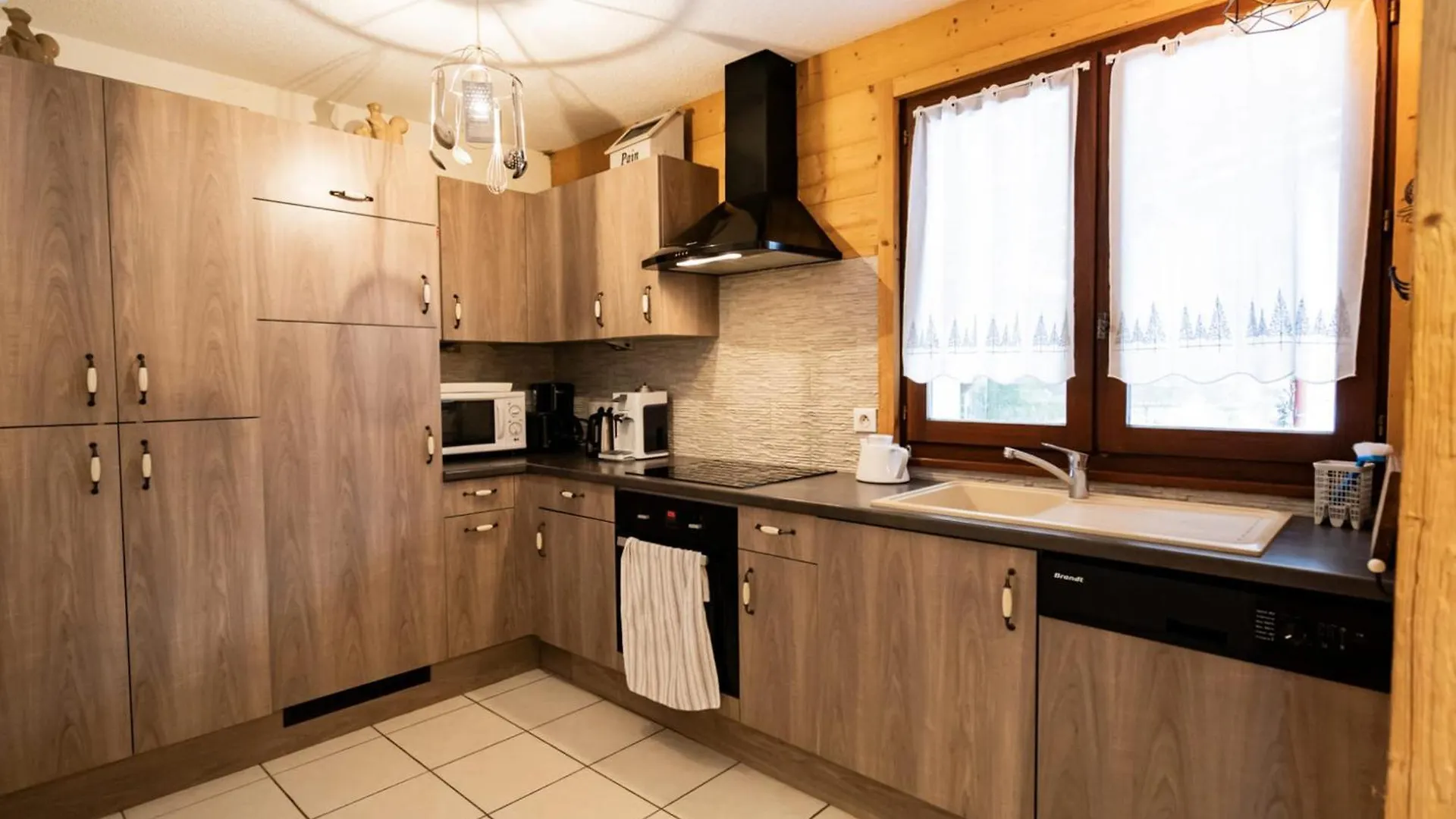 Bel Appartement 3 Pieces Avec Balcon, Proche Centre Chatel, Parking Et Connexion Wifi - Fr-1-676-119